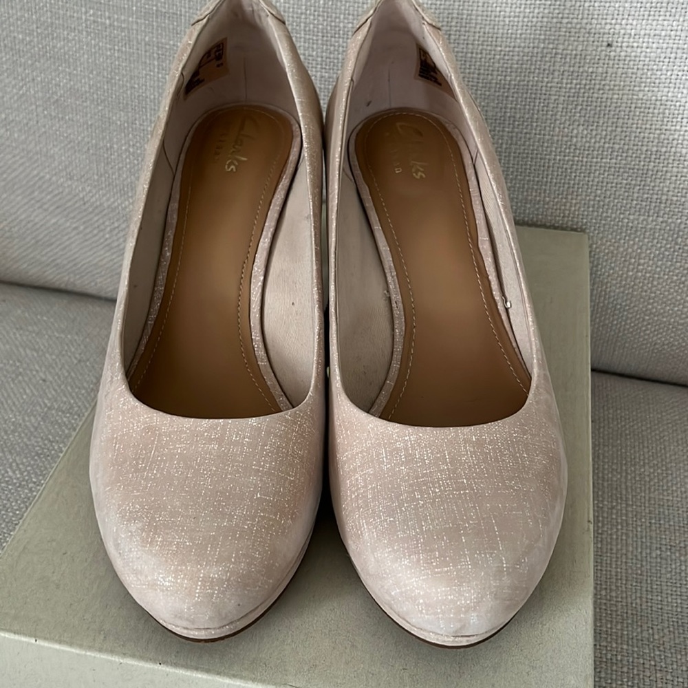 Clark’s pumps